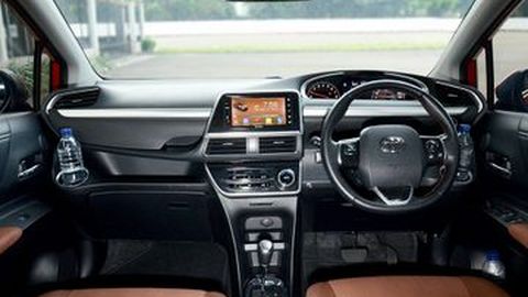 Menikmati Interior Toyota Sienta