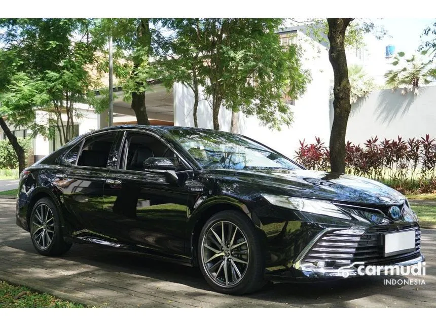 2022 Toyota Camry Hybrid (Premium Color) Sedan