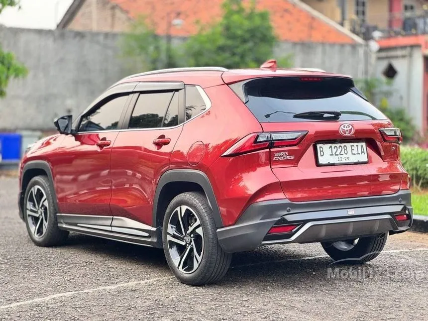 2023 Toyota Yaris Cross S with GR Parts Aero Pkg SUV
