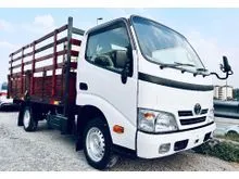 Toyota Dyna KDY231RB JAPAN  12 kaki Ready Stock