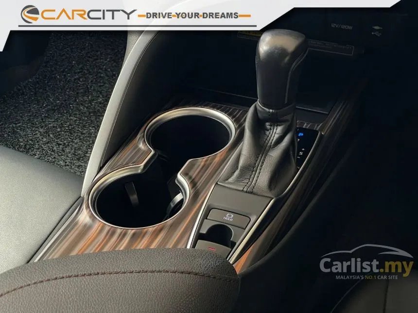 2022 Toyota Camry V Sedan