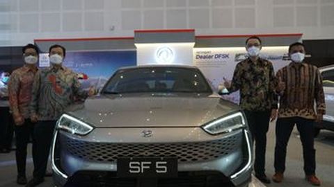 Merek China DFSK Pamerkan Mobil Listrik Seres SF5 di Indonesia
