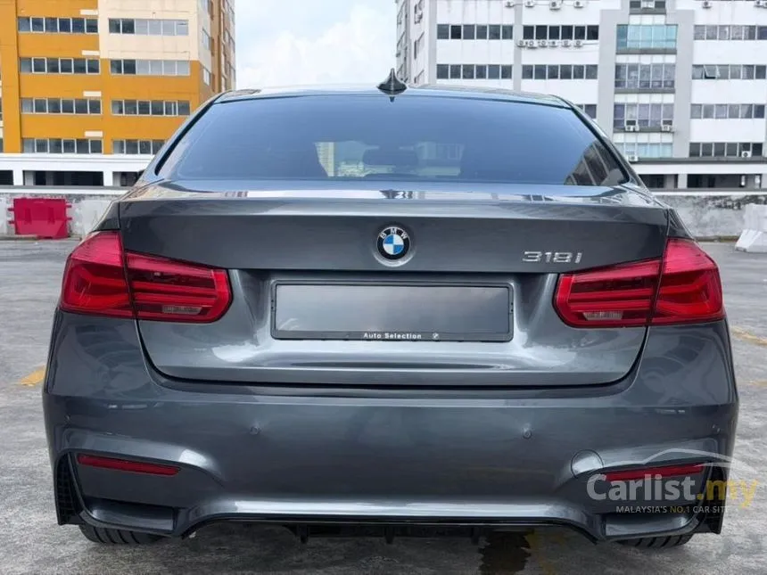 2018 BMW 318i Luxury Sedan