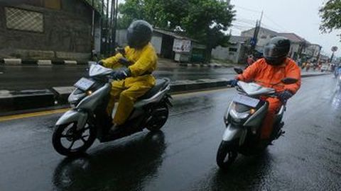 Tips Menghindari Bahaya Riding di Musim Hujan