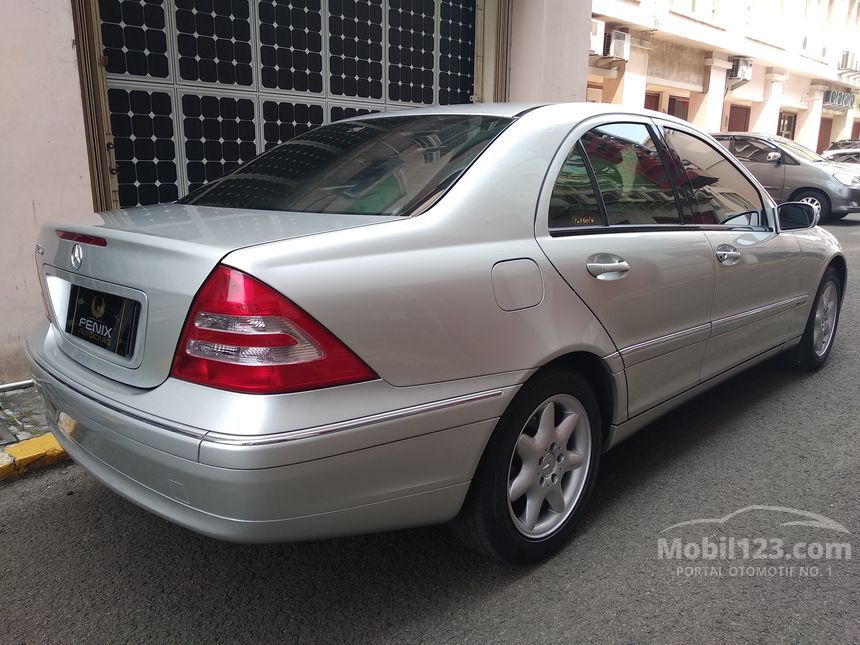 Jual Mobil  Mercedes Benz C200 2003 Classic  2 0 di DKI 