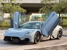 2023 Maserati MC20 3.0 Coupe Grade 6 / 1700 KM ONLY / CARBON FIBRE INTERIOR / CARBON FIBRE ENGINE BAY / SONUS FABER SOUND SYSTEM