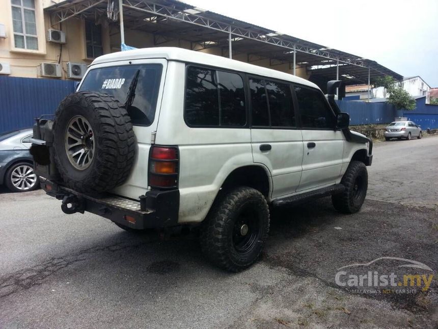 Mitsubishi pajero 2000 год