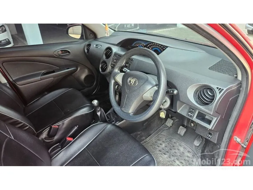 2016 Toyota Etios Valco E Hatchback