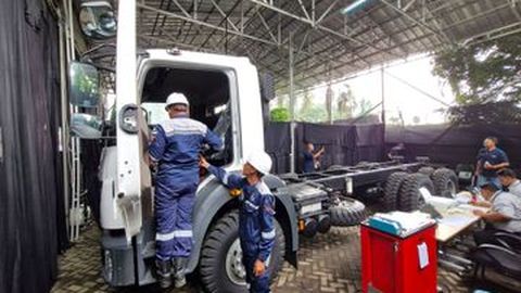 Layanan Ditingkatkan Terus, Pemilik Truk dan Bus Mercedes-Benz Diklaim Puas Banget