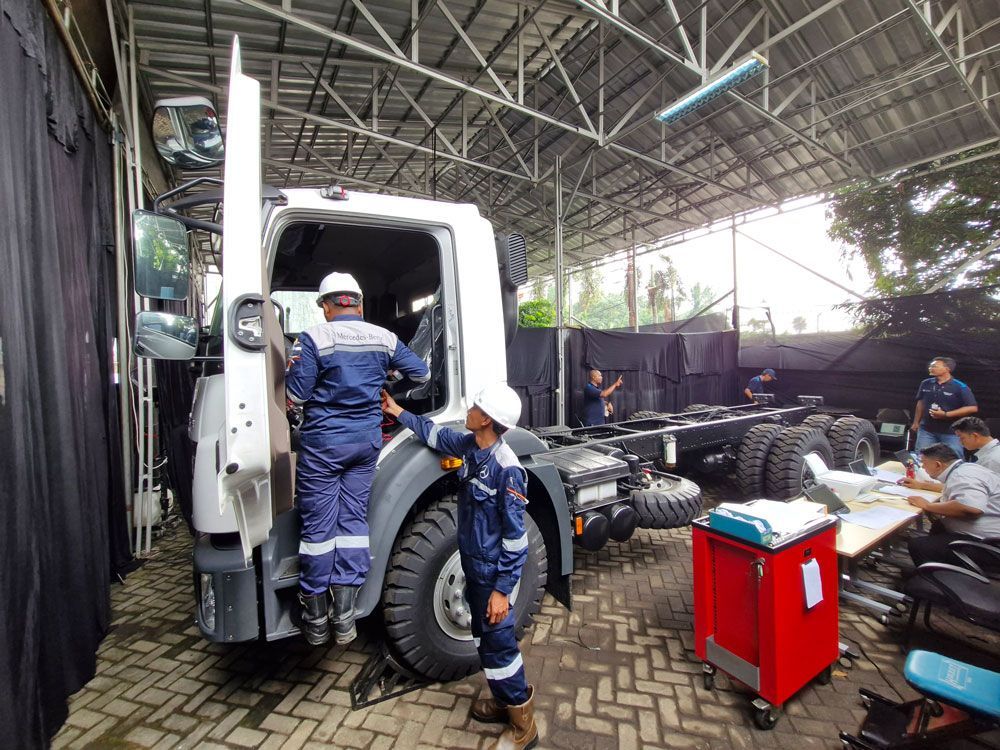 Layanan Ditingkatkan Terus, Pemilik Truk dan Bus Mercedes-Benz Diklaim Puas Banget