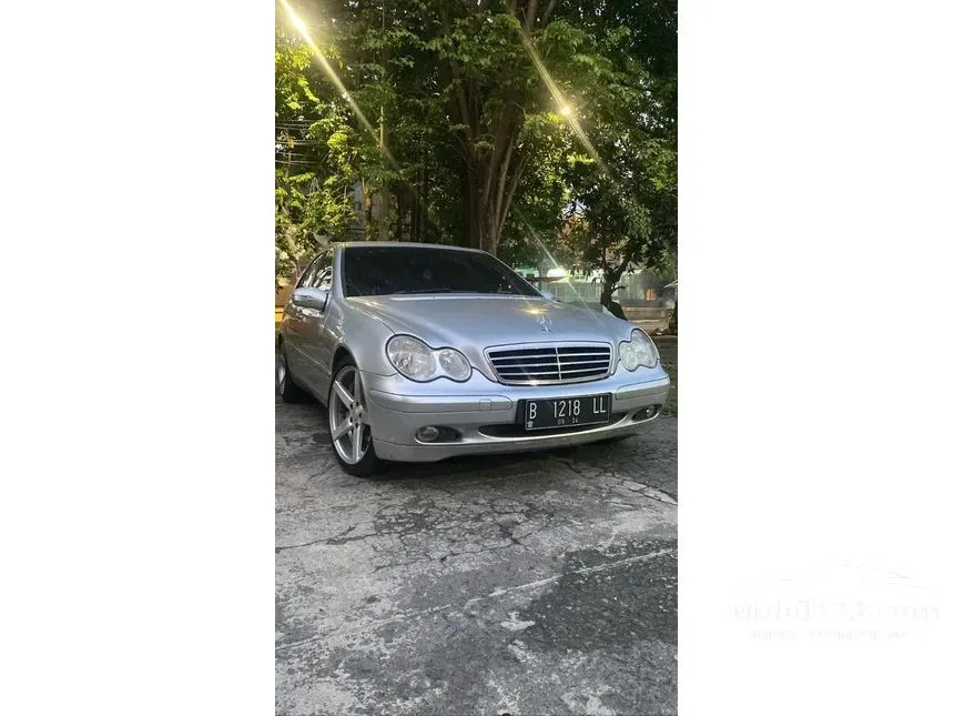 2004 Mercedes-Benz C180 Sedan