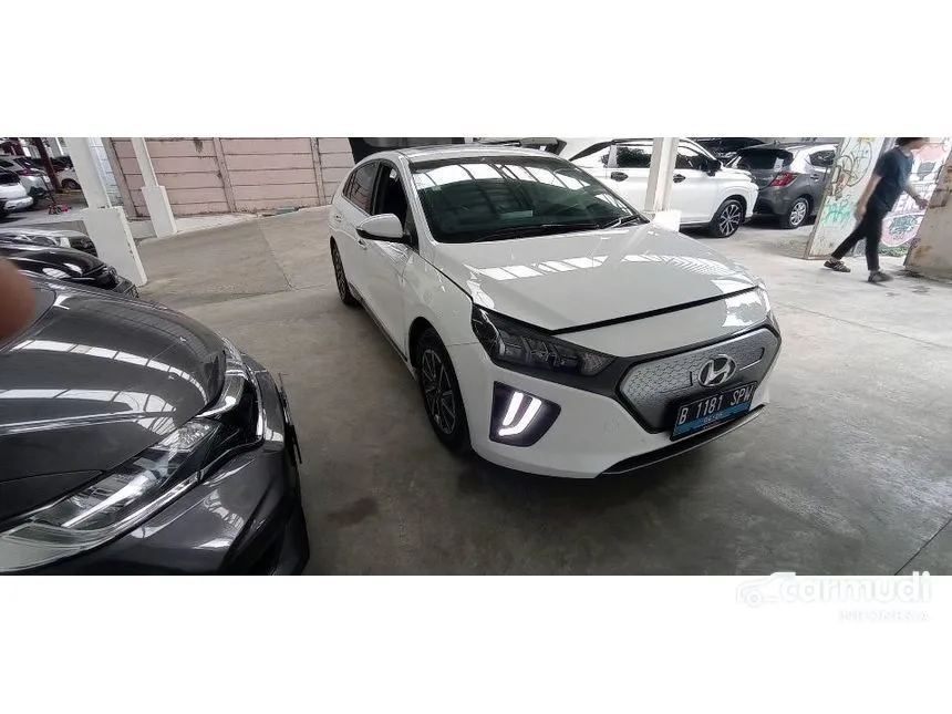 2021 Hyundai IONIQ Electric Signature Fastback