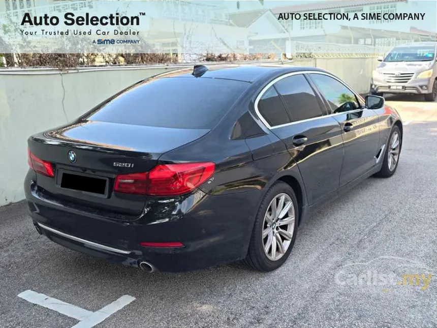 2020 BMW 520i Luxury Sedan