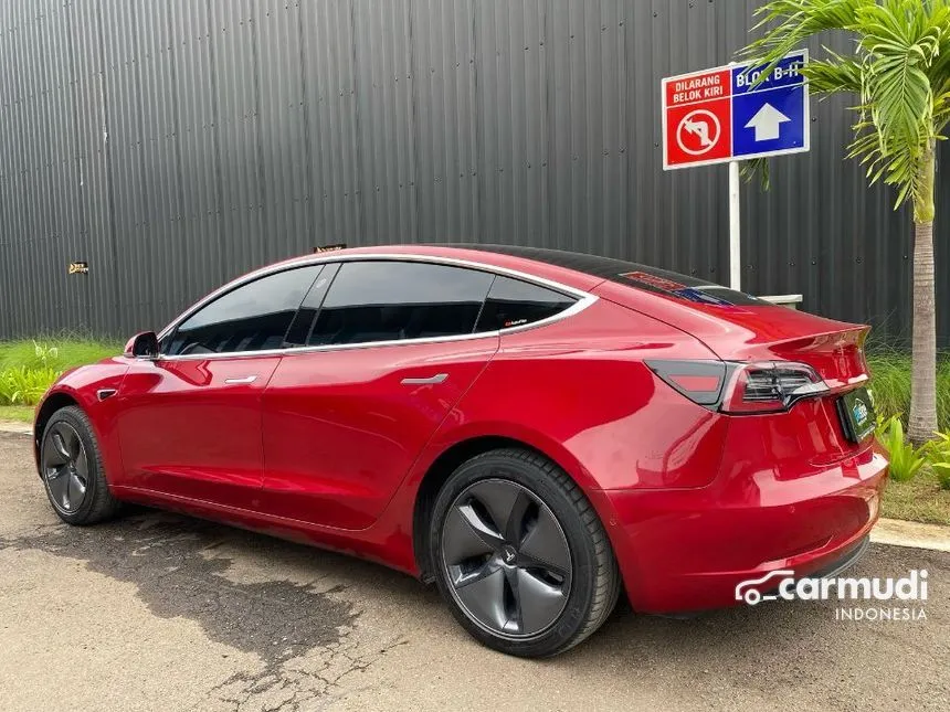 2019 Tesla Model 3 Standard Range Sedan
