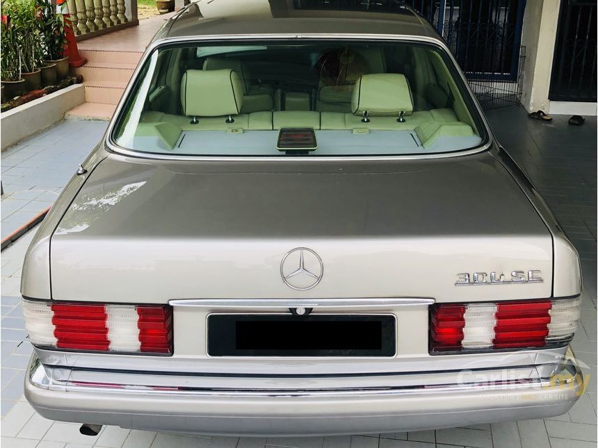1989 Mercedes-Benz 300SE Sedan