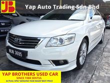 2010 Toyota Camry 2.4 V Sedan Leather seats Power seats Rear sunshade Keyless system Keyless push start
