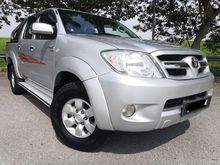 2009 Toyota Hilux 2.5 G Pickup Truck ONE OWNER LIKE NEW CONDITION