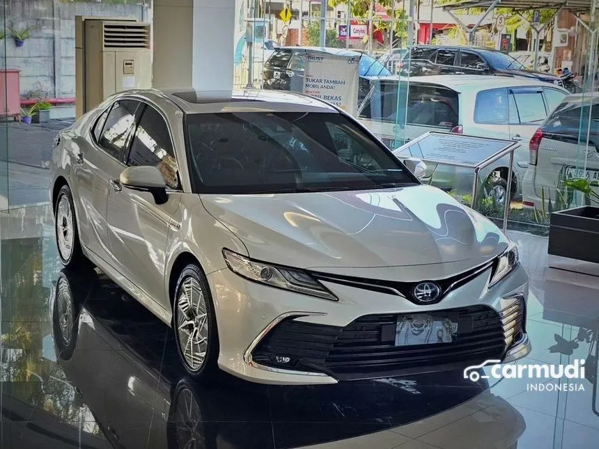 Jual Mobil Toyota Camry 2023 HV TSS 2 2.5 di DKI Jakarta Automatic Sedan Putih Rp 809.800.000