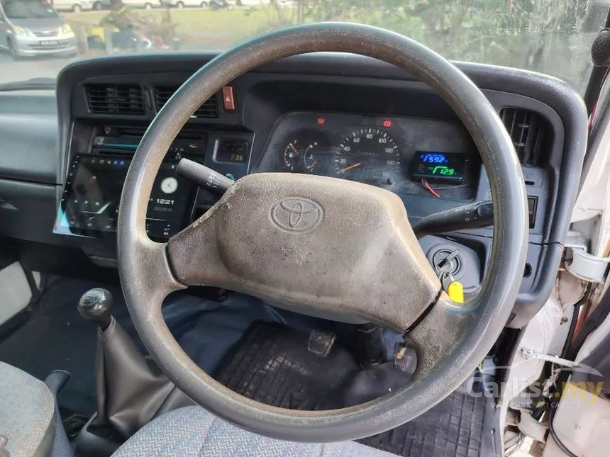 2005 Toyota Hiace Van
