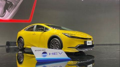 Harga Toyota All New Prius HEV di GIIAS 2024 Nyaris Rp700 Juta, Apa Hebatnya?