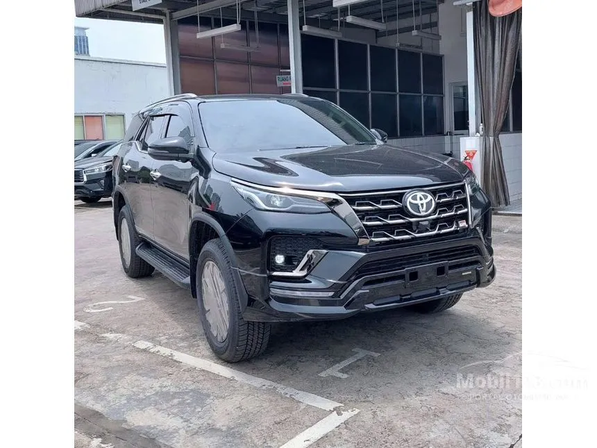 Jual Mobil Toyota Fortuner 2024 GR Sport 2.8 di Banten Automatic SUV Hitam Rp 736.850.000