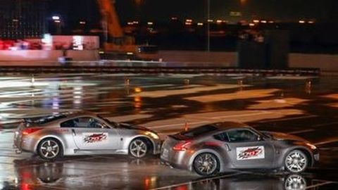 Sepasang Nissan Fairlady Pecahkan Rekor Drift Terpanjang di Dunia