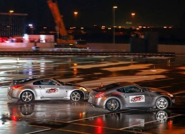 Sepasang Nissan Fairlady Pecahkan Rekor Drift Terpanjang di Dunia