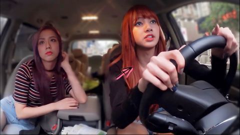 Lisa dan Jennie BLACKPINK, Kecintaan Mereka pada Mobil Mewah
