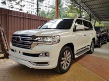 2017 Toyota Land Cruiser 4.6 ZX SUV Modellista Kit Side Step Sunroof Xenon Light LED Daytime Running Light Power Boot Pre-Crash Surround View Camera Rear Entertainment