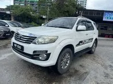 Service Record,Black Interior,Leather 7 Seater,Touch Infotainment,Reverse Camera,Auto Climate,ABS,Dual Airbag-2015 Toyota Fortuner 2.7 V (A) 4x4 SUV