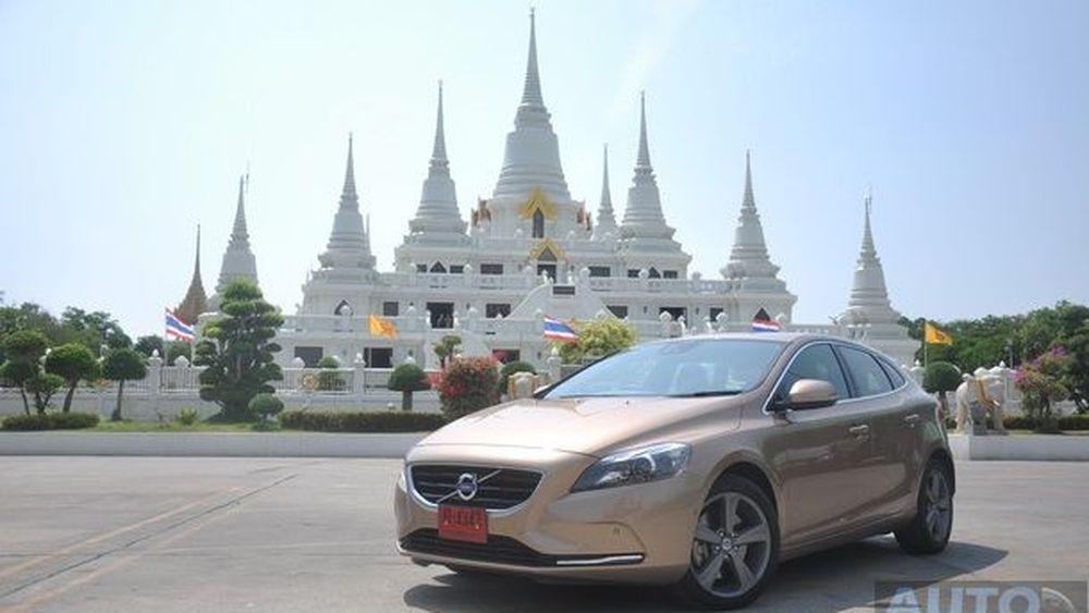 Volvo v40 deals hybrid 2020