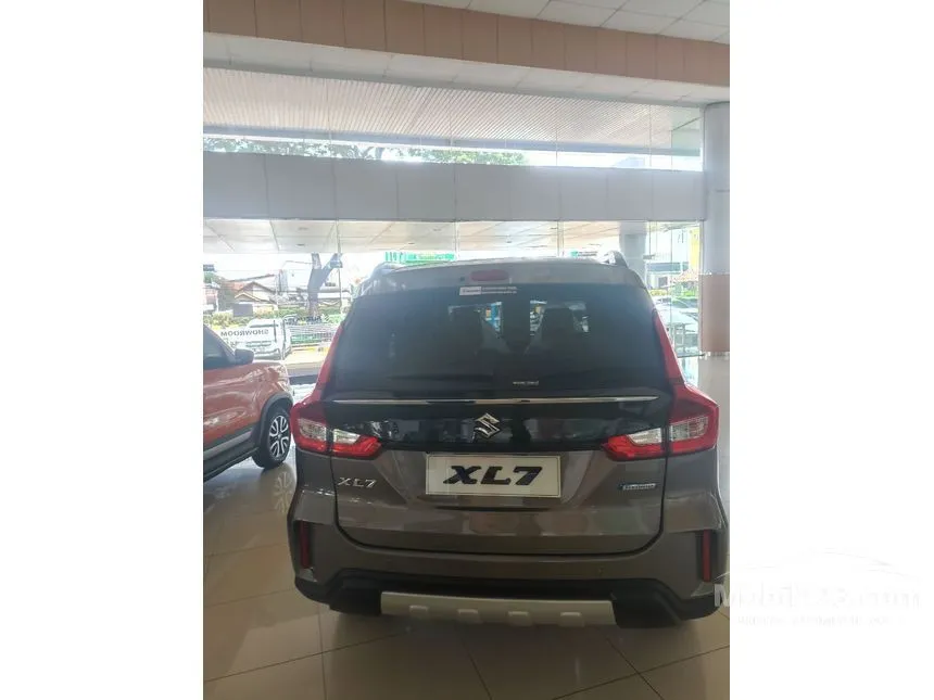 Jual Mobil Suzuki XL7 2024 ALPHA Hybrid 1.5 di Jawa Barat Automatic Wagon Abu