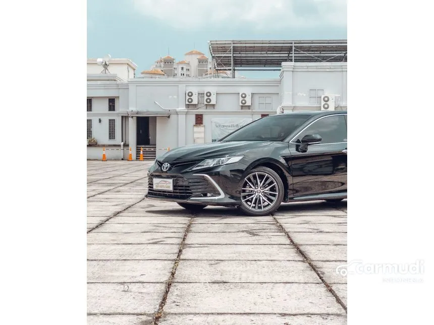 2022 Toyota Camry V Sedan