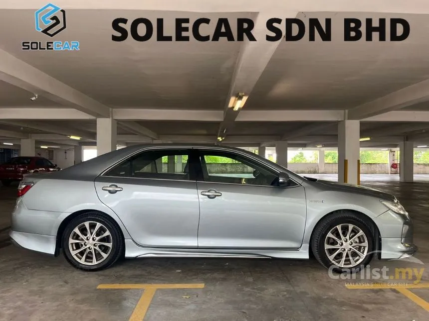 2017 Toyota Camry Hybrid Luxury Sedan