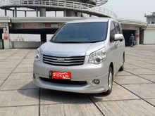 2013 Toyota NAV1 2.0 Luxury V MPV
