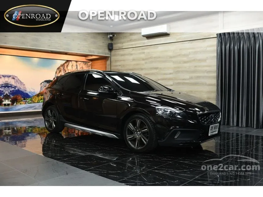 2017 Volvo V40 D4 Cross Country Wagon