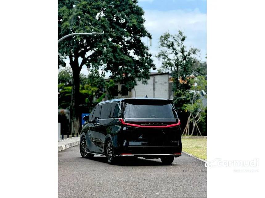 2024 Lexus LM 350h 4 Seater MPV