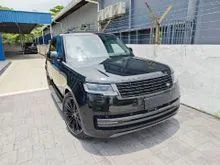 P530 LWB (Provide Warranty, 9600-Km LOW Mileage, Grade 5A) 2023 Land Rover Range Rover Vogue 4.4 P530 SE LWB. Ori Auto Side Step, Cool Box, Panoramic.