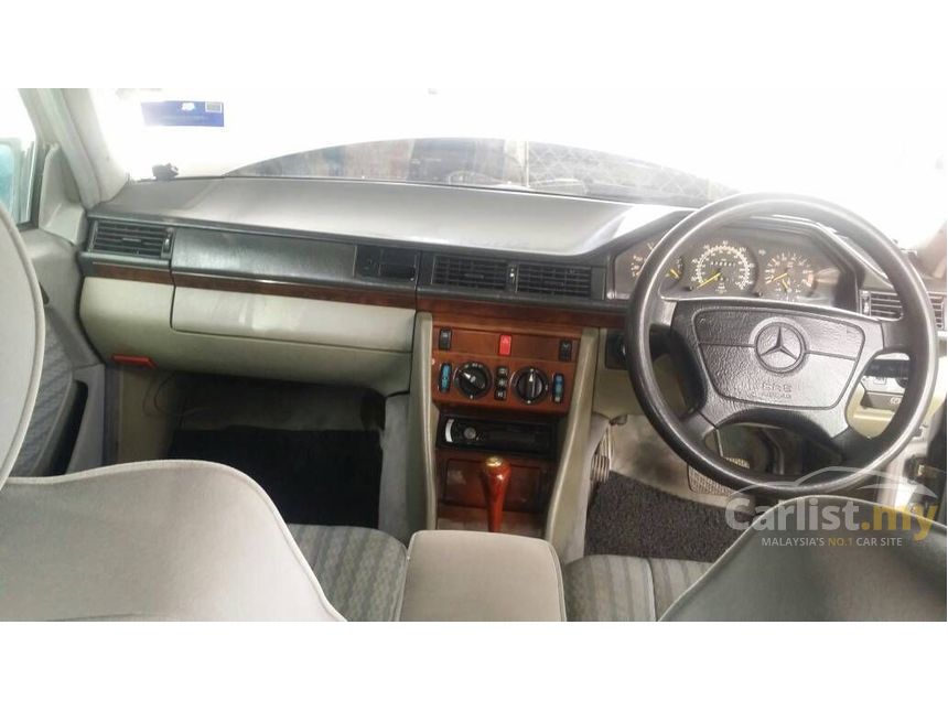 1996 Mercedes-Benz E220 Elegance Sedan