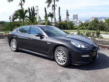 2010 Porsche Panamera 4.8 S Hatchback
