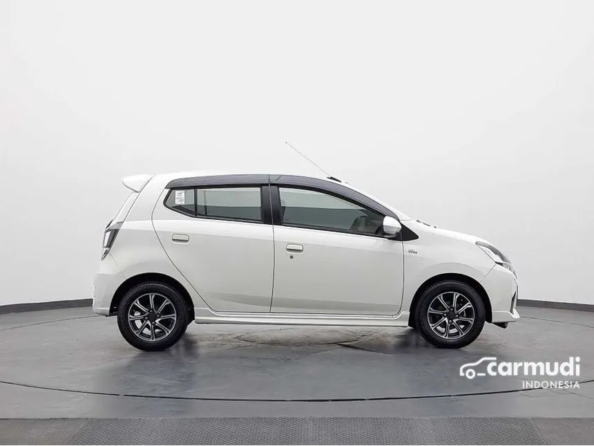 2022 Daihatsu Ayla R Hatchback