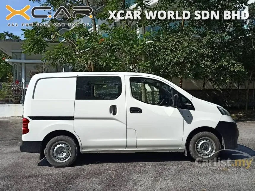 2015 Nissan NV200 Semi Panel Van