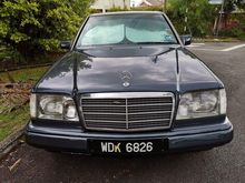 1993 Mercedes-Benz 220E 2.2 Sedan