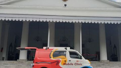 Daihatsu Serahkan 2 Unit Gran Max Ambulans untuk Jawa Barat