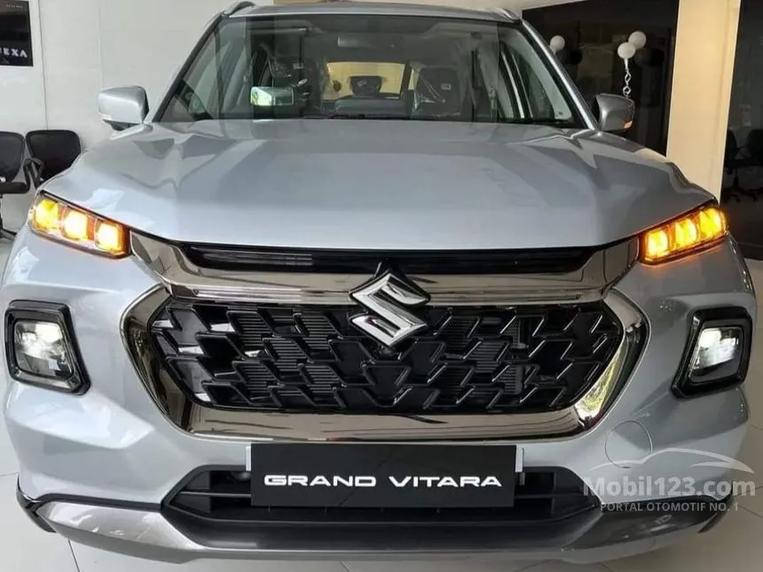 Jual Mobil Suzuki Grand Vitara 2024 MHEV GX Two Tone 1.5 di DKI Jakarta Automatic SUV Silver Rp 326.000.000