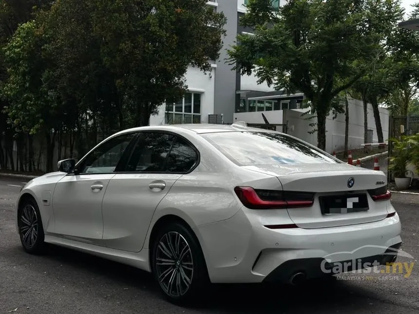 2022 BMW 330e M Sport Sedan