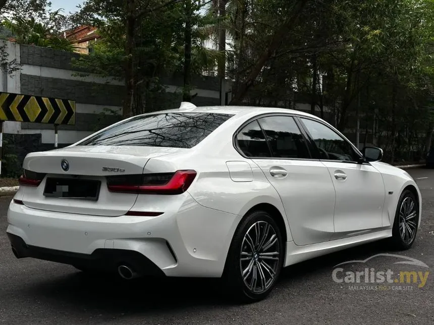 2022 BMW 330e M Sport Sedan