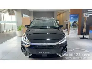 2026 BYD M6 1.5 DM-i Cross Superior Captain PHEV MPV