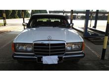 1981 Mercedes-Benz 200 2.0 Sedan
