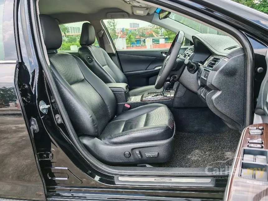 2015 Toyota Camry Hybrid Sedan